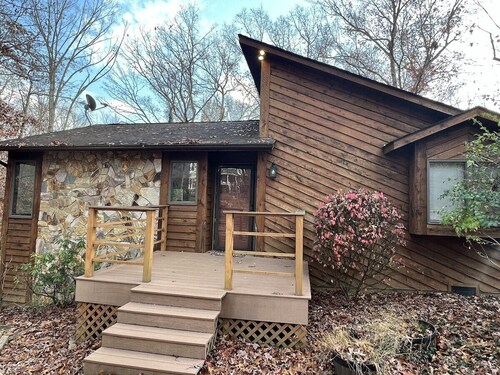 Large Hot Tub – Outdoor Fireplace – Propane Grill – Pet Friendly - WIFI!