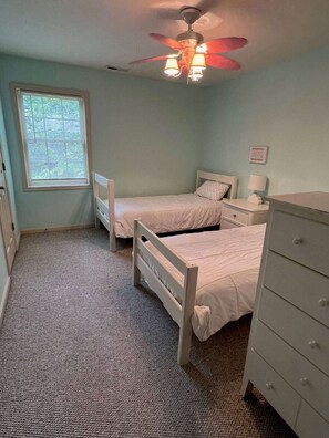 3 chambres, fer et planche à repasser, lit parapluie, Wi-Fi gratuit