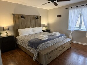 4 soverom, strykejern/-brett, reiseseng for barn og wi-fi (inkludert)