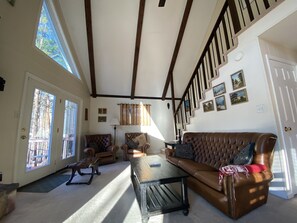 Interior - Stellar Mountain Views & Location; Ample Deck Space; Beautifully Outfitted Home! (McGaheysville)