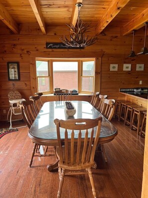 Dining - 2 Primary Suites - Spacious Log Home - Incredible Mountain Views and Location (McGaheysville)