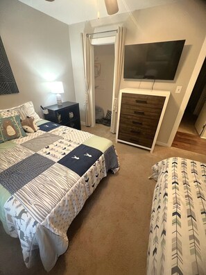 3 chambres, fer et planche à repasser, lit parapluie, Wi-Fi gratuit