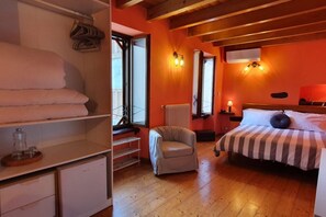 2 bedrooms, iron/ironing board, WiFi (free), bed sheets