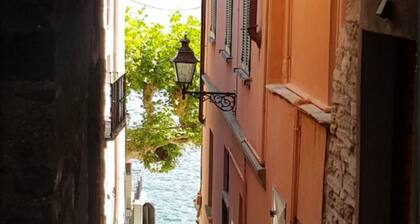 Romantic village house on Lake Como (I SCALITT)
