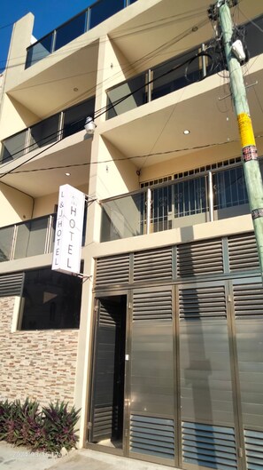 Front of property - LYJ HOTEL  38 (Playa del Carmen)
