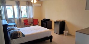 Dobbelt- eller tomannsrom – standard | Skrivebord og wi-fi (inkludert)