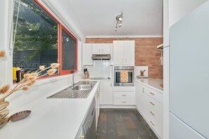 Réfrigérateur, four, plaque de cuisson, lave-vaisselle