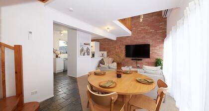 Surf Coast Shack - Close to surf shops!