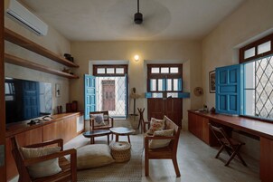 Smart TV 100 cm con canales de televisión por cable