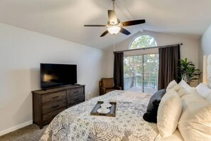 4 bedrooms, desk, iron/ironing board, travel cot - Lake House in the AZ Desert (Gilbert)
