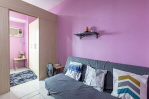 TV, fireplace - 1Bed room fully furnished free WIFI (Quezon City)