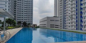 Pool - 1Bed room fully furnished free WIFI (Quezon City)