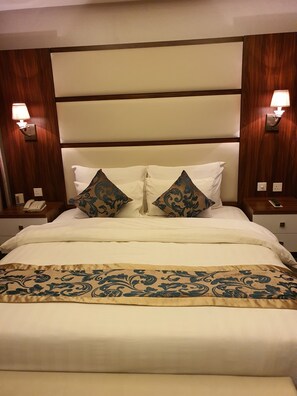 1 bedroom, in-room safe, desk, soundproofing