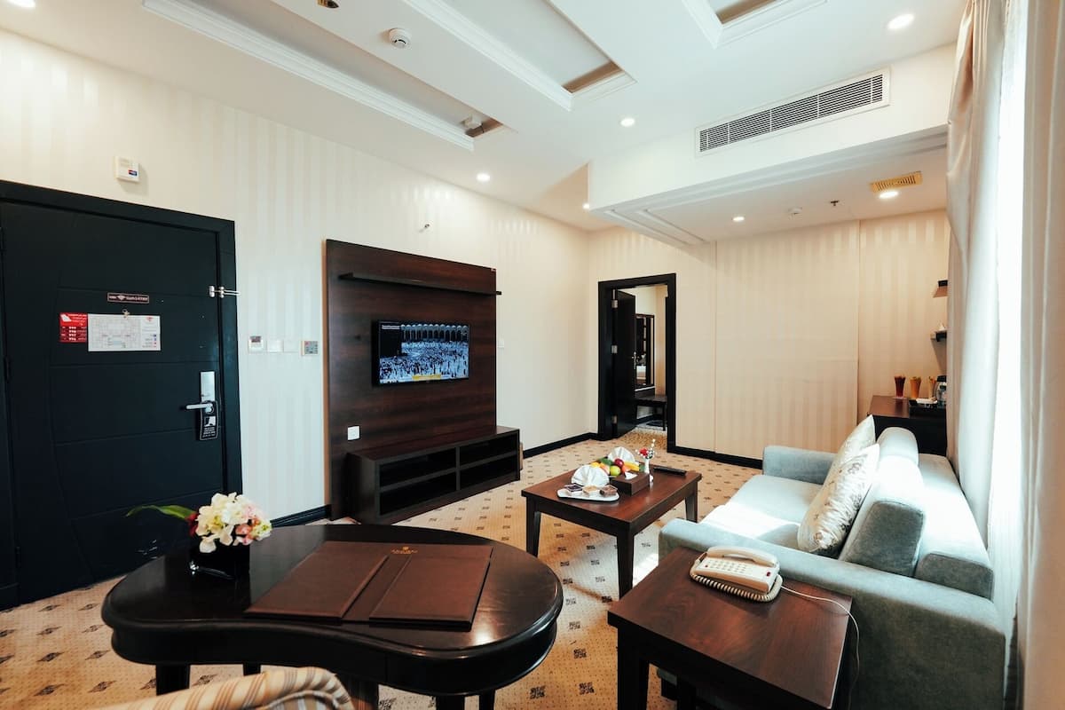 Business king Suite | 1 phòng ngủ, két bảo mật tại phòng, phòng cách âm