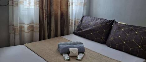 1 Schlafzimmer, Schreibtisch, WLAN, Bettwäsche