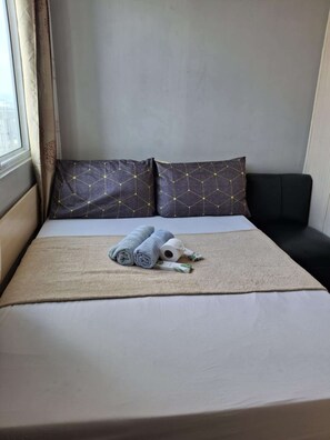 1 slaapkamer, een bureau, wifi, beddengoed