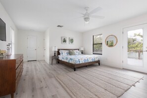 3 bedrooms, iron/ironing board, travel cot, free WiFi - Beachside Getaway with Heated Pool is Pet Friendly and Near Vilano Beach (St. Augustine)