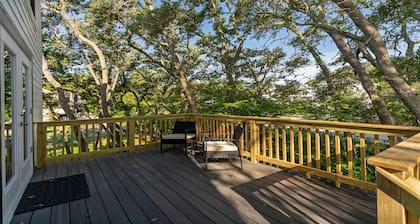 Beachside Getaway - King Bed & Private Heated Pool