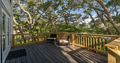 Beachside Getaway - Heated Pool - Pet Friendly - Walk to Vilano Beach