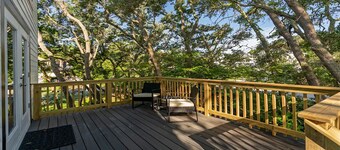 Beachside Getaway - King Bed & Private Heated Pool