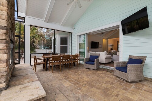 Dream Beach Haven! Rambler, Heated Pool, Beachside (SAV540)