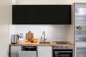 Kjøleskap, ovn, kokeplater og oppvaskmaskin