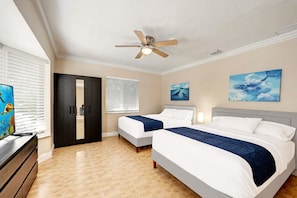 4 Schlafzimmer, Schreibtisch, Bügeleisen/Bügelbrett, Reisekinderbett