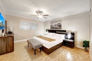 4 bedrooms, desk, iron/ironing board, travel cot