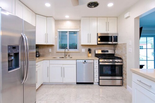 First-Class Villa in Hollywood Lakes Heated Pool