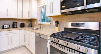 First-Class Villa in Hollywood Lakes Heated Pool