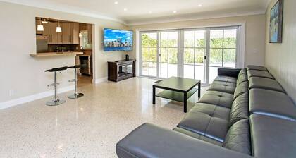 First-Class Villa in Hollywood Lakes Heated Pool