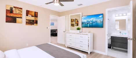 5 habitaciones, escritorio y tabla de planchar con plancha