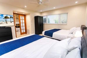 4 habitaciones, escritorio y tabla de planchar con plancha 