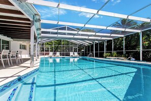 A heated pool - Amazing Villa Walk to Beach Heated Pool & Jacuzzi (Hollywood)
