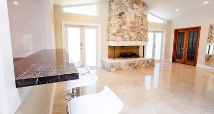 Amazing Villa WALK 5 minutes to Hollywood Beach