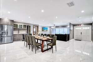Interior - Spectacular 5BR/5BA Villa in Hollywood Lakes (Hollywood)