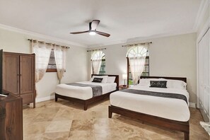 5 Schlafzimmer, Schreibtisch, BĂŒgeleisen/BĂŒgelbrett, Reisekinderbett