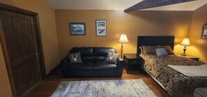 1 bedroom, WiFi, bed sheets - Circle R Cabin 6, Private Ranch, Mountain Views (East Glacier)