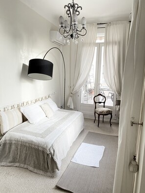 5 bedrooms, iron/ironing board, WiFi, bed sheets - Duplex in Cannes 5 min walk from the beach 5 BR (Cannes)