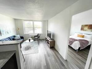 Bureau, fer et planche à repasser, Wi-Fi gratuit, draps fournis