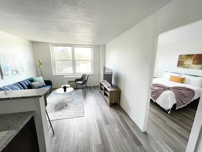 Sleepover: Divine 1BD/1BA + Gym - Cincinnati