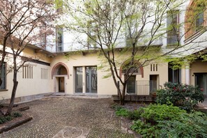 Exterior - GuestHost - Wonderful 45sqm apartment located on the ground floor of a building without lift (a step to access it).The apartment is located in the heart of Milan, a famously charming and historic area with a unique mix of history, culture and modernity,  (Milano)