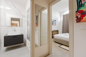 1 bedroom, WiFi, bed sheets - GuestHost - Wonderful 45sqm apartment located on the ground floor of a building without lift (a step to access it).The apartment is located in the heart of Milan, a famously charming and historic area with a unique mix of history, culture and modernity,  (Milano)