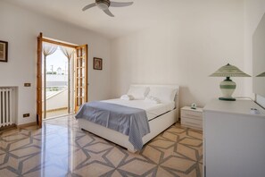 3 室のベッドルーム、アイロン / アイロン台、WiFi、ベッドシーツ