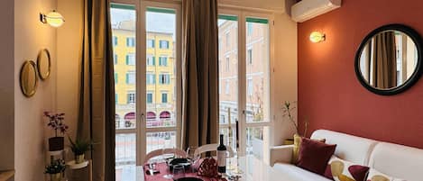 Monolocale Premium | Cucina privata | Frigorifero con congelatore, forno, piano cottura, lavastoviglie