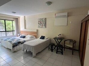 1 bedroom, iron/ironing board, WiFi, bed sheets - Flat Aconchegante Próximo AO Shopping Salvador (Caminho das Árvores Salvador)