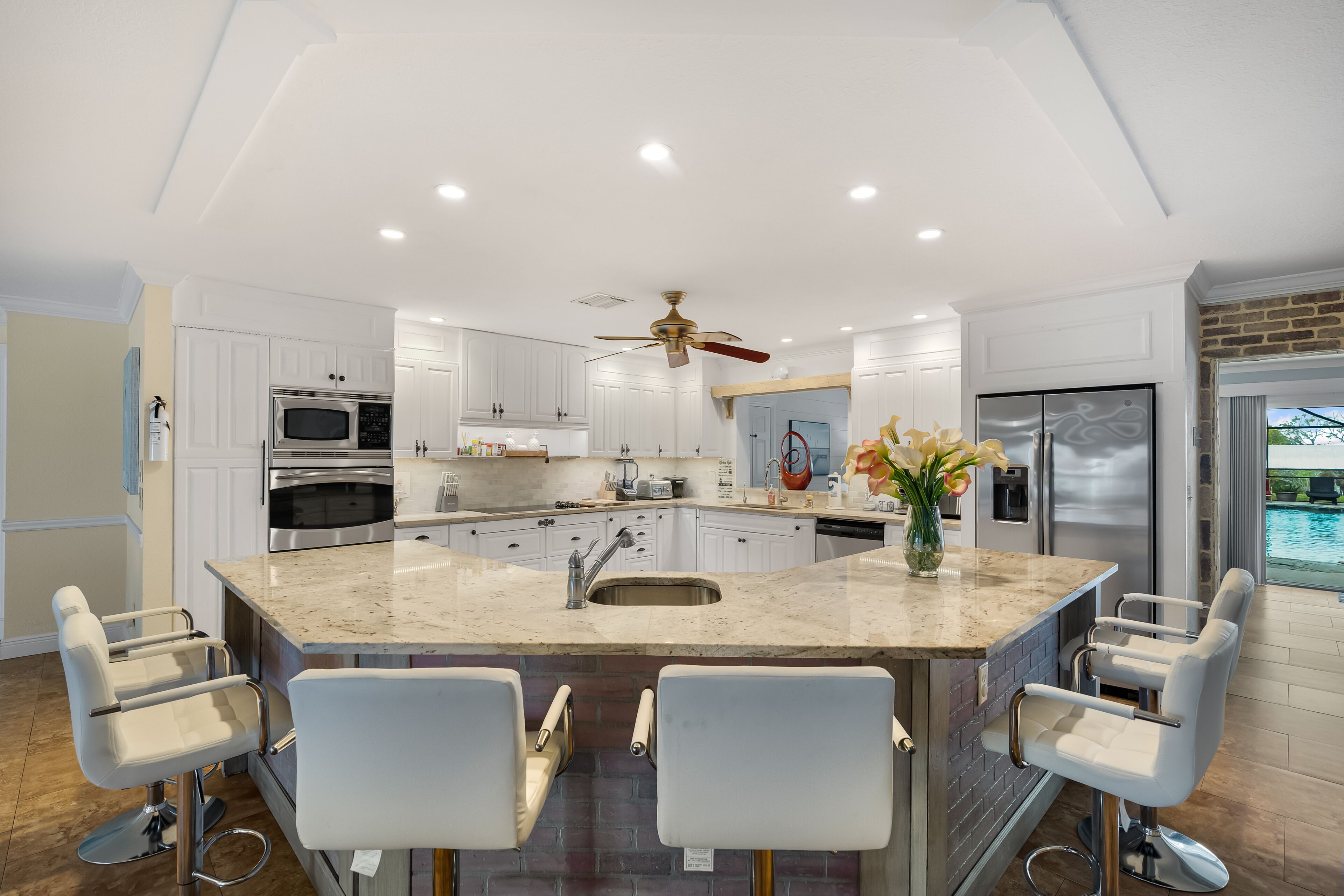 雪櫃、微波爐、焗爐、爐具