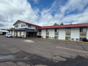 숙박 시설 정면