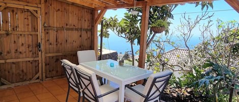 屋外ダイニングエリア