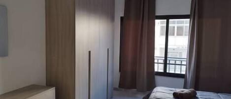 2 Schlafzimmer, Bügeleisen/Bügelbrett, Bettwäsche